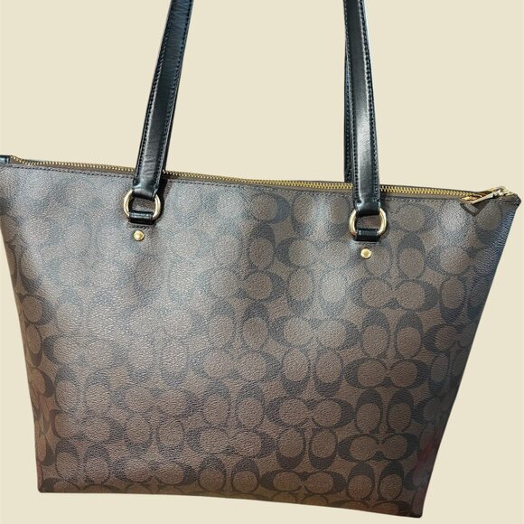 COACH CLASSIC KISSING C'S COATED CANVAS TOTE IN CHOCOLATE BROWN - Picture 3 of 6